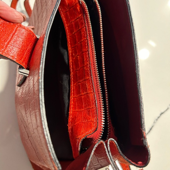 Chiara Ferretti Red Croc Embossed leather bag - Picture 9 of 12